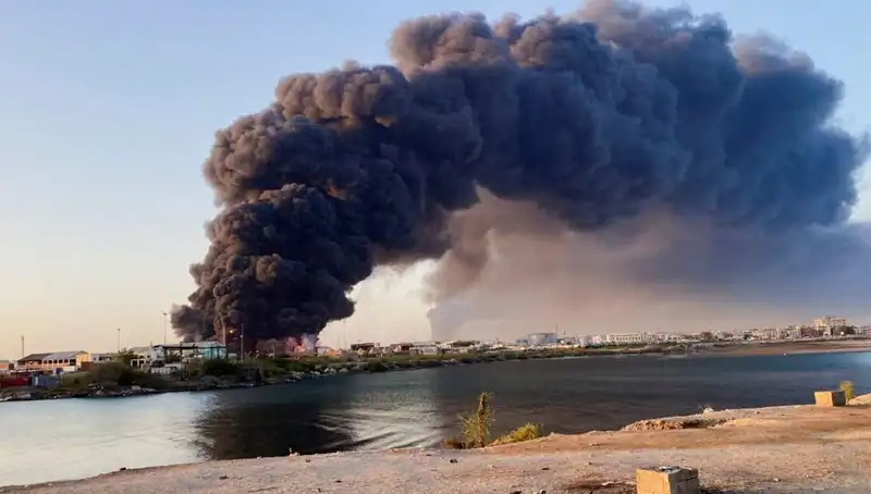Port Sudan'da Şok Patlamalar: Havalimanı ve Ordu Üssü Hedefte!