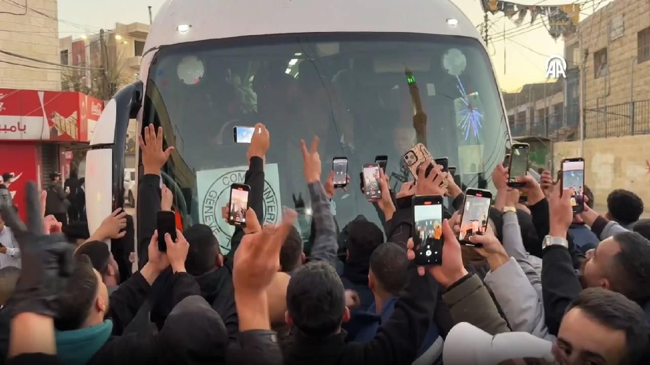 Filistinli Esirler Serbest Bırakıldı, Kızılhaç Ekiplerine Teslim Edildi