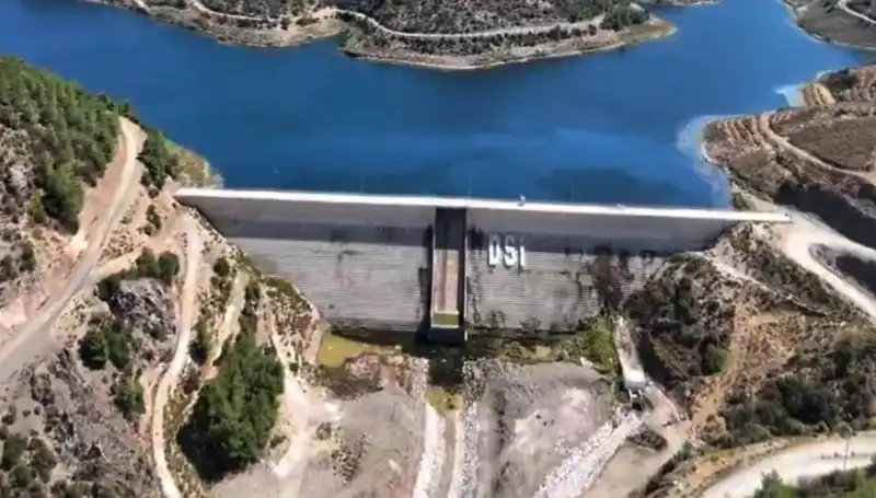 Çeşme'de Su Kesintisi Sorunu Çözüme Kavuşuyor: Yeni Projeler Yolda!