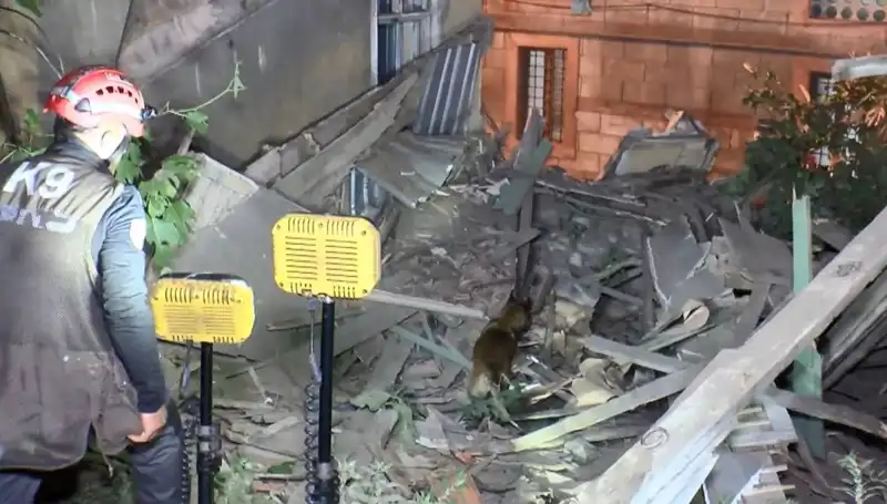 İstanbul'da Deprem Sonrası Çöken Bina: Korkutan Gelişmeler ve Son Durum