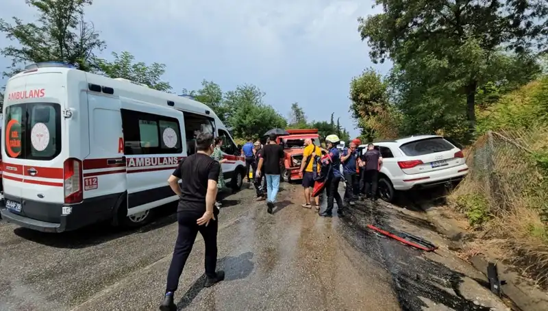 Sakarya'da Kamyonet ve Cip Çarpıştı: 4 Çocuk Yaralandı