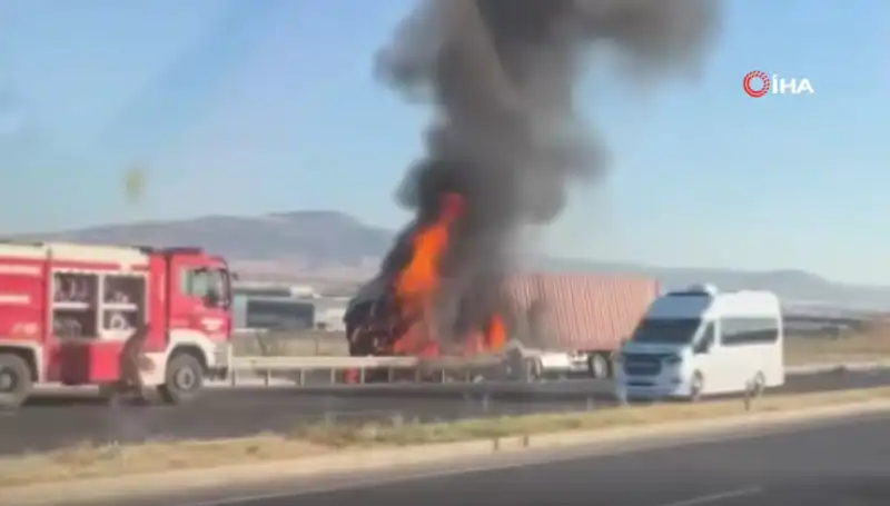 Ankara'da TIR Kazası: Yangın İhbarı Sırasında Dehşet Görüntüleri