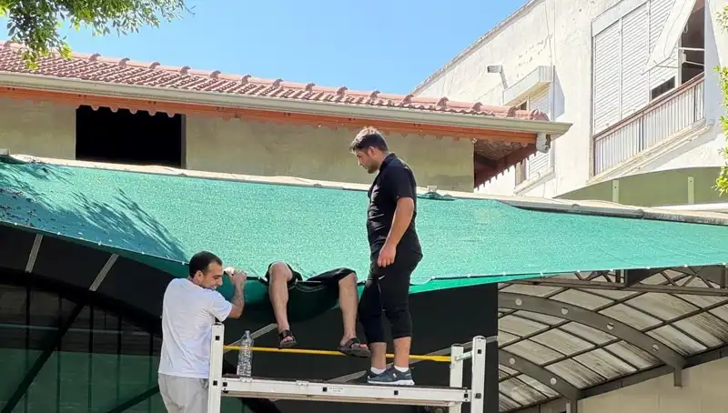 Dengesini Kaybedip Balkondan Düşen Genç Kız Sağlık Verbasi Arıyor