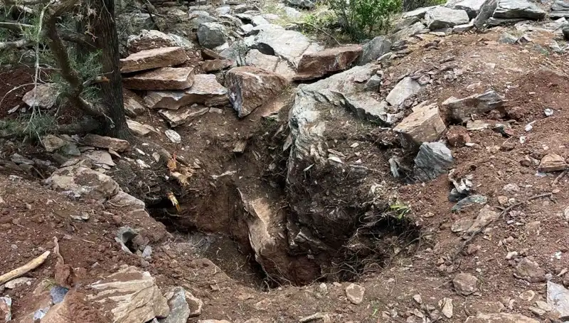 Eski Vali ve Emekli Albay Define Ararken Kıskıvrak Yakalandı