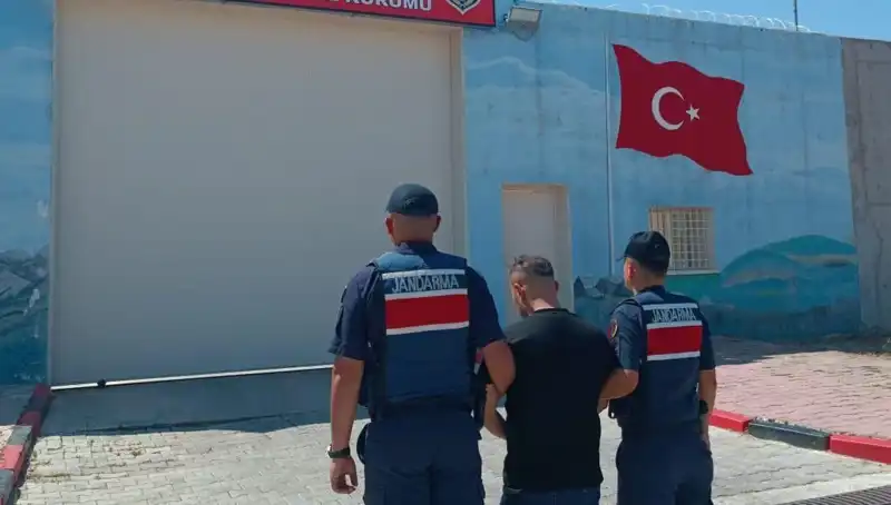 Afyon'da Farklı Suçlardan Aranan 9 Kişi Uyuşturucu Operasyonu ile Yakalandı