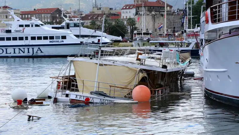 Hırvatistan'da Şiddetli Yağışlar ve Fırtına Feribotu Batırdı!