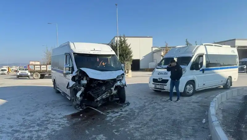 Manisa'da İki Servis Minibüsü Çarpıştı: 19 Yaralının Son Durumu Ne?