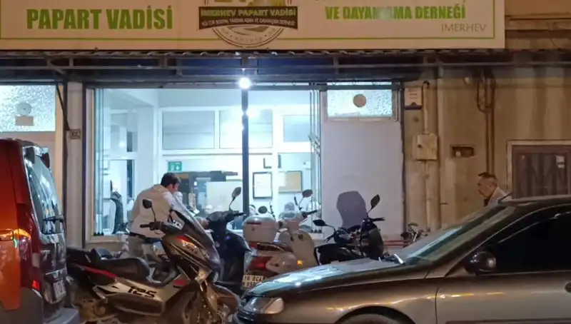 Yerel Kafede Bıçaklı Kavga: Bir Kişi Ağır Yaralandı