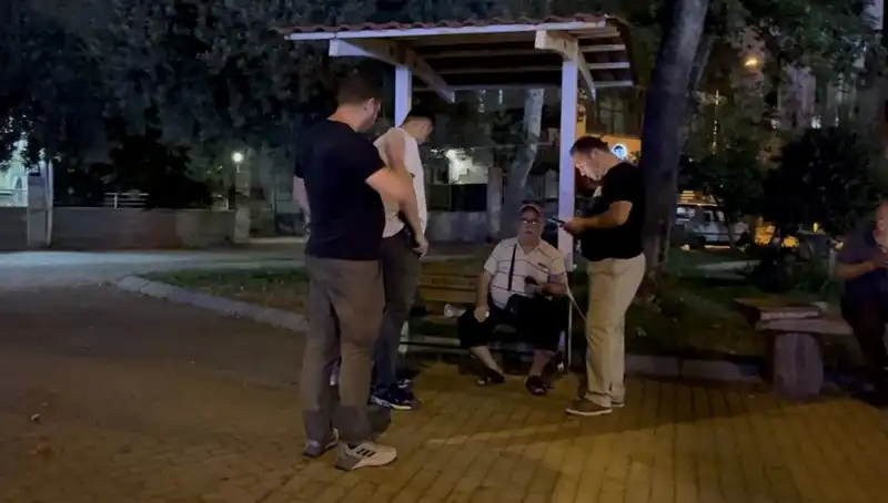 Görme Kaybı Olan Adamın Telefonunu Çaldı: Güvenlik Kameraları Ortaya Çıkardı
