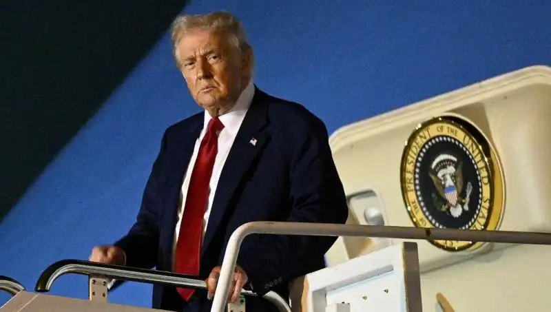 ABD Başkanı Trump, Lahey'deki NATO Zirvesi'ne Katılıyor: Neler Bekleniyor?