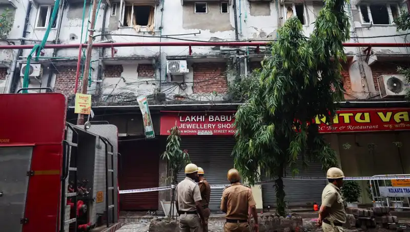 Hindistan'da Otel Yangınında Korkunç Bilanço: 15 Can Gitti