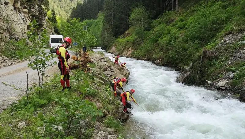 Trabzon’da Dereye Düşen Çocuğu Arıyorlar: Aile Büyüğüne Adli Kontrol Geldi