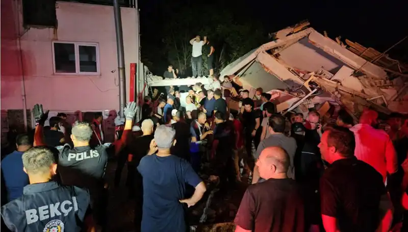 Balıkesir Sındırgı’da 6,1 Büyüklüğünde Deprem: Yaralar Açılıyor!