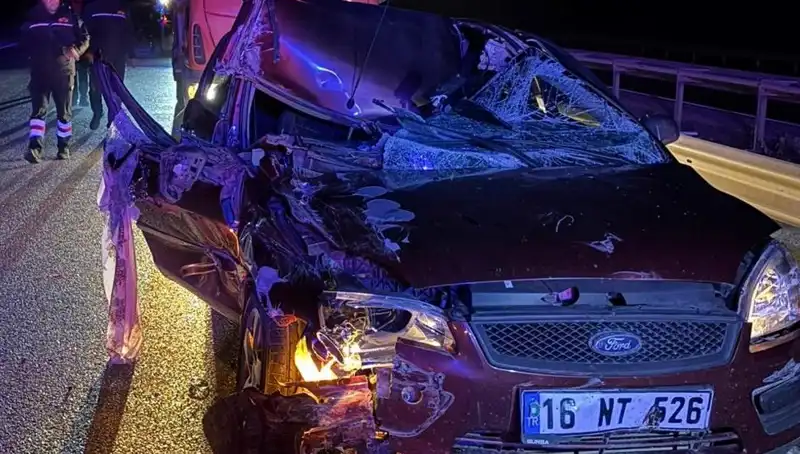 Afyonkarahisar’da Otomobil ve TIR Çarpıştı: 4 Yaralı İfadesi Şok Etti!