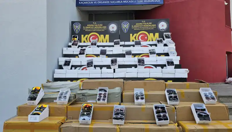 Adana'da Şok Baskın: 12 Bin Kaçak Güneş Gözlüğü Ele Geçirildi!