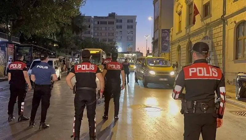 Megakentte Hızla Yükselen Suç Oranı: 4 Saatte Yüzlerce Gözaltı!