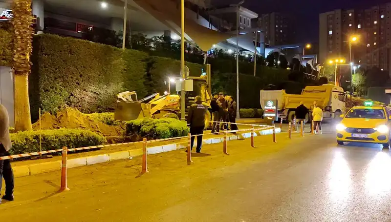 Avm Girişinde Doğalgaz Paniği: Alışveriş Cenneti Biranda Kaosa Dönüştü