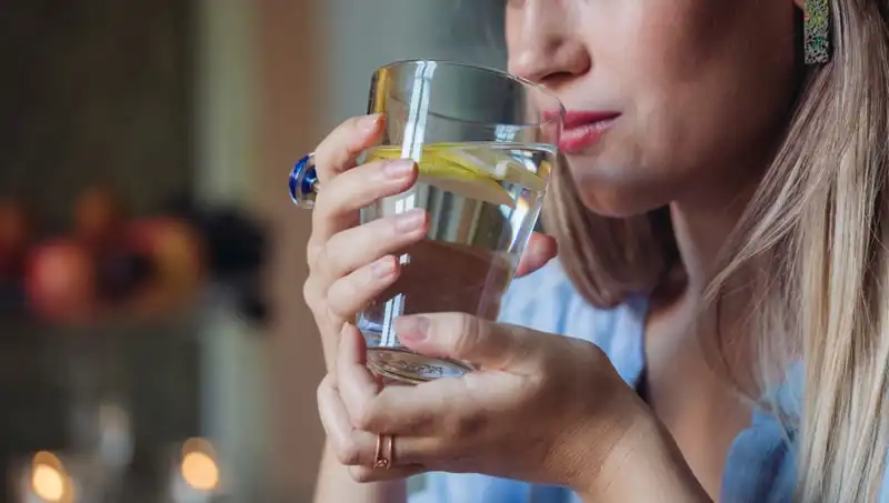 Harvardlı Uzmanın Açıklaması: Limonlu Su Sağlığınıza Ne Kadar Fayda Sağlıyor?