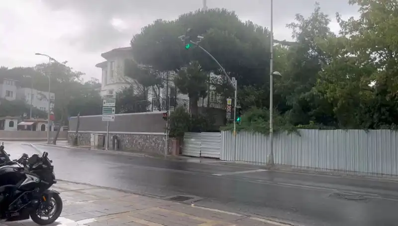 İstanbul'da Beklenmedik Sağanak: Şehir Hayatını Nasıl Etkiliyor?
