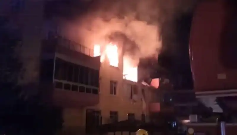 Konya'da Dört Katlı Binada Doğalgaz Patlaması: 12 Yaralı!