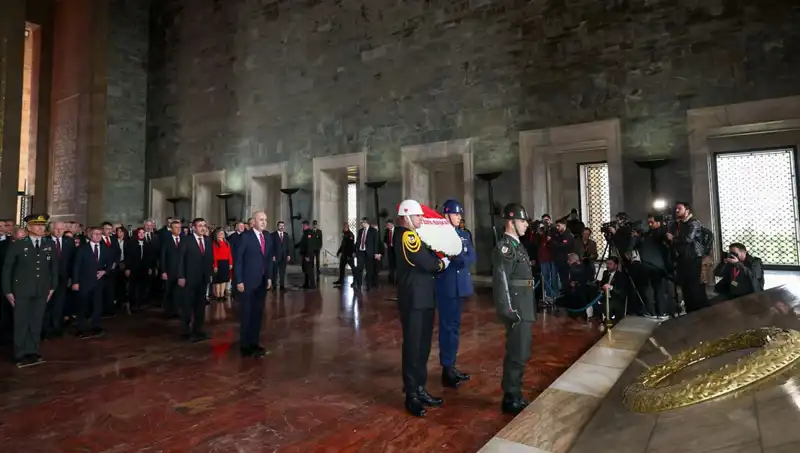 Anıtkabir'de Devlet Erkanının Güçlü Vurgusu: Anma Töreni ve Duygusal Atmosfer