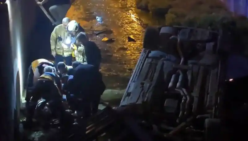 Yaralı Kişiyi İtfaiye Kurtardı, Sürücü Kaçtı! Olayın Detayları Şok Edici
