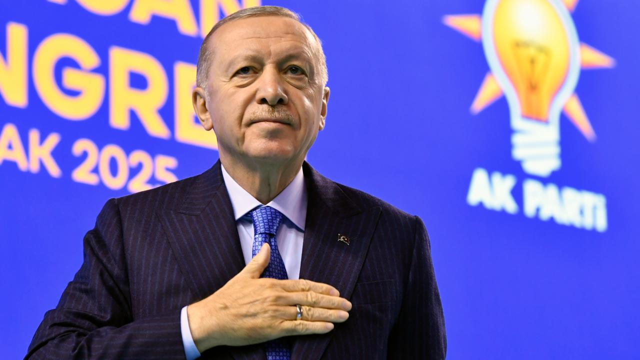 AK Parti Genel Başkanı Erdoğan, Büyük Kongrede Güvenoyunu Aldı