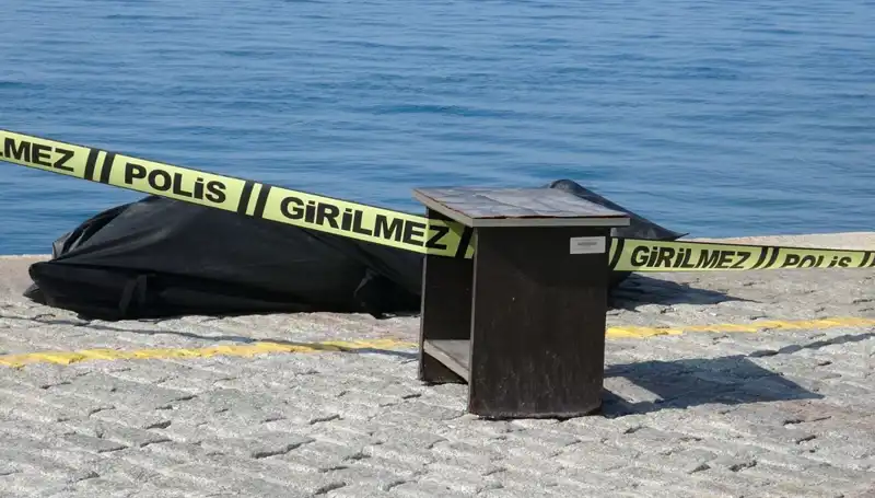 Falezlerin Arasında Bulunan Gizemli Erkek Cesedi, Olayı Derinleştiriyor