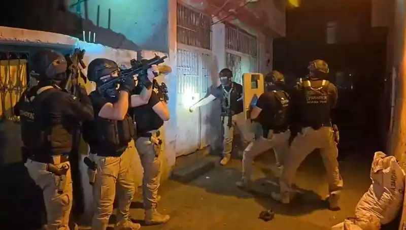 İstanbul’da DAEŞ’e Yönelik Operasyonda 18 Kişi Gözaltına Alındı