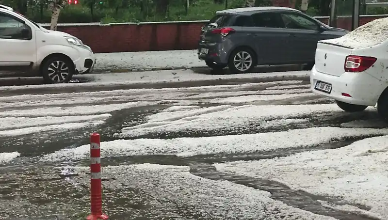 Ardahan'ı Beyaza Bürüyen Dolu: Doğal Güzellikler Yeniden Keşfedildi